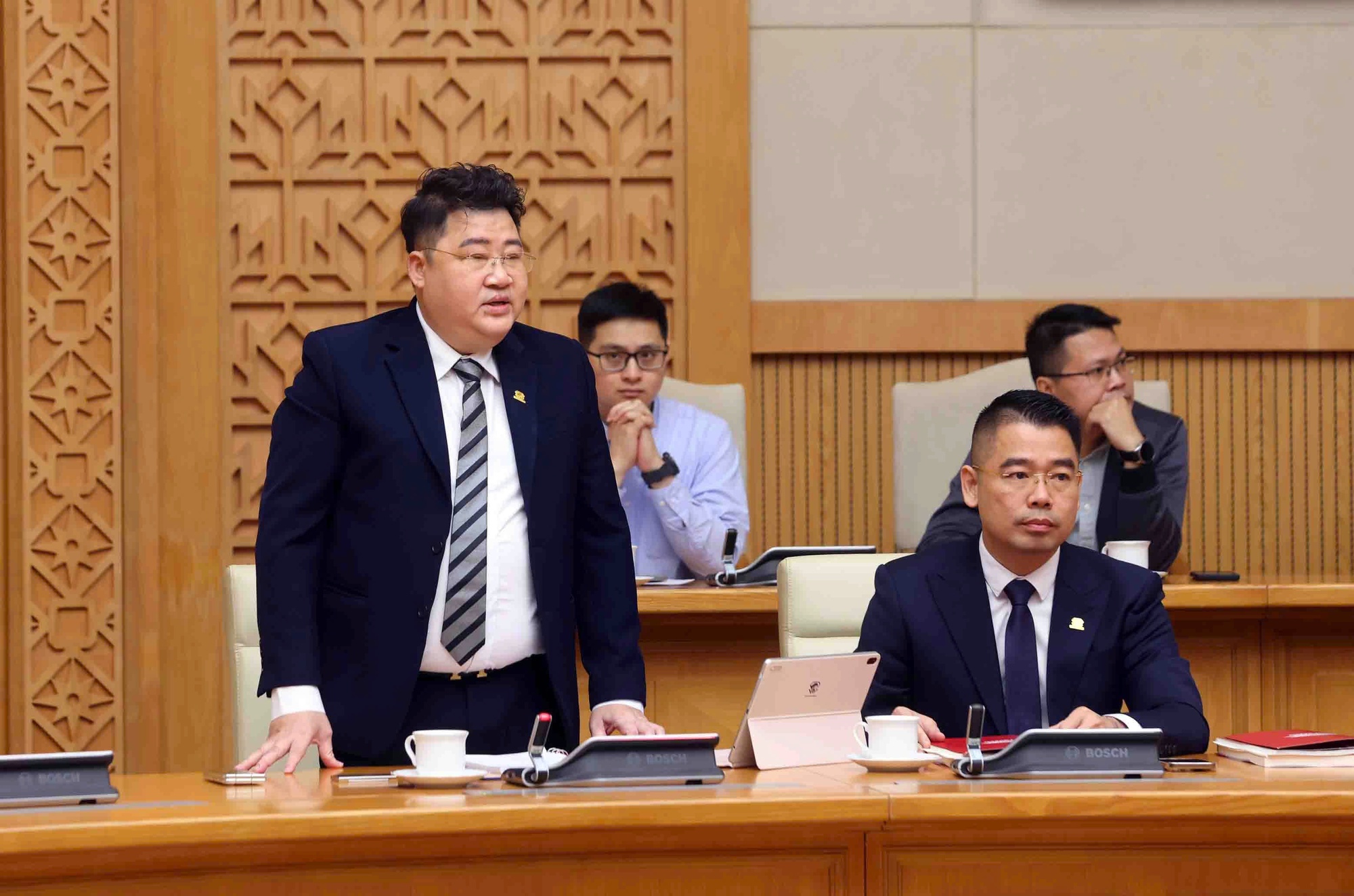 Chính phủ họp với 5 doanh nghiệp muốn làm đường sắt tốc độ cao Bắc Nam  - Ảnh 3.