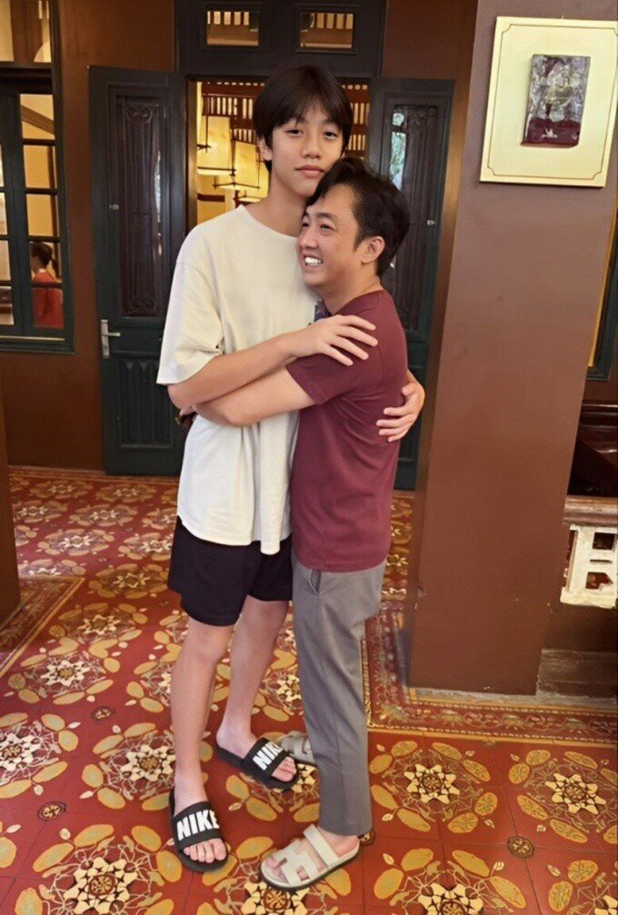 Subeo tự dùng tiền tiết kiệm ít ỏi làm từ thiện, "doanh nhân phố núi" Cường Đô La xúc động khi xem hình chụp trộm của con 3 Cường Đô La thường chia sẻ những khoảnh khắc gần gũi bên quý tử.