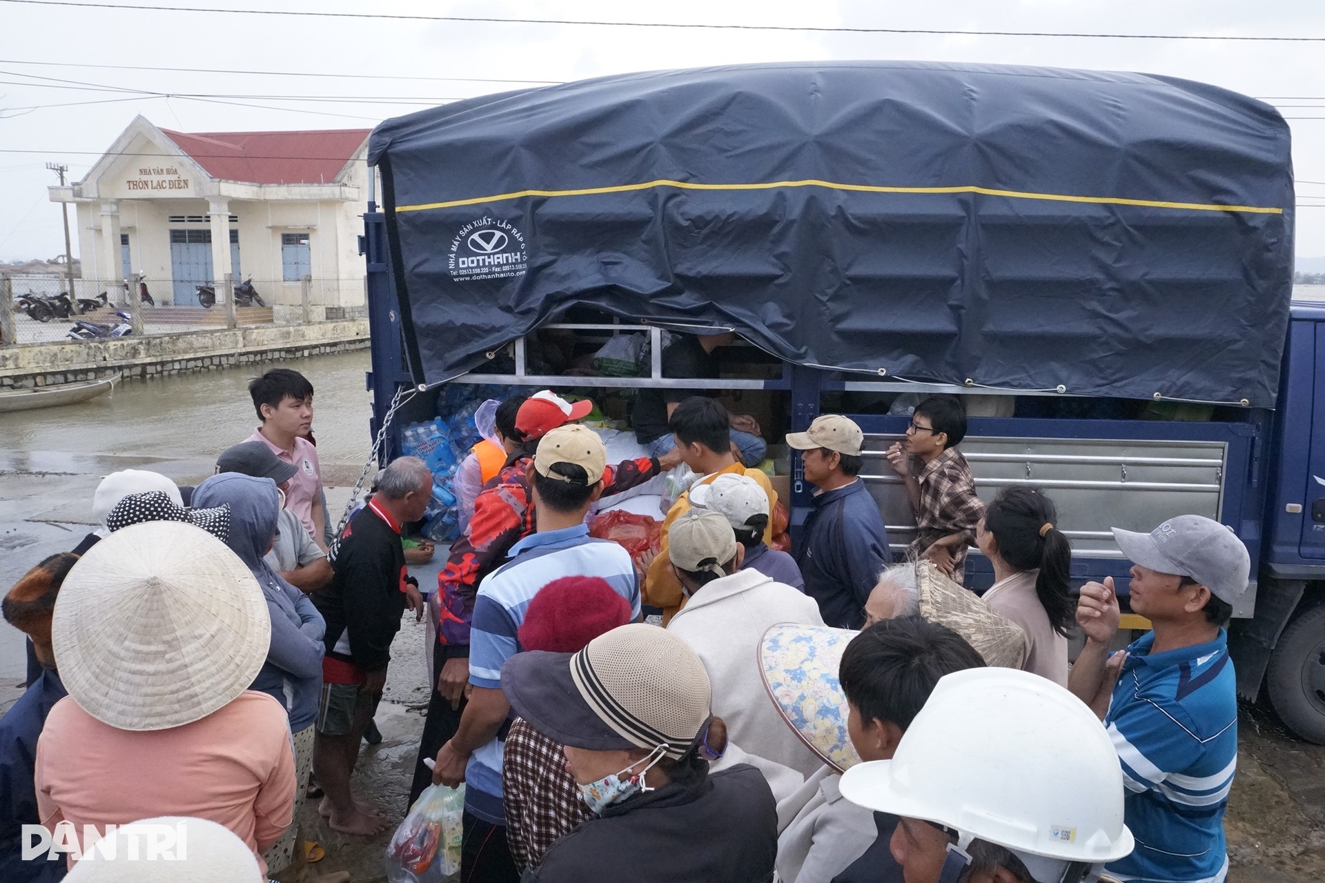 Hơn 20 ngày sau “thiên tai kép”, người dân vẫn sống cảnh thiếu điện, nước - 2