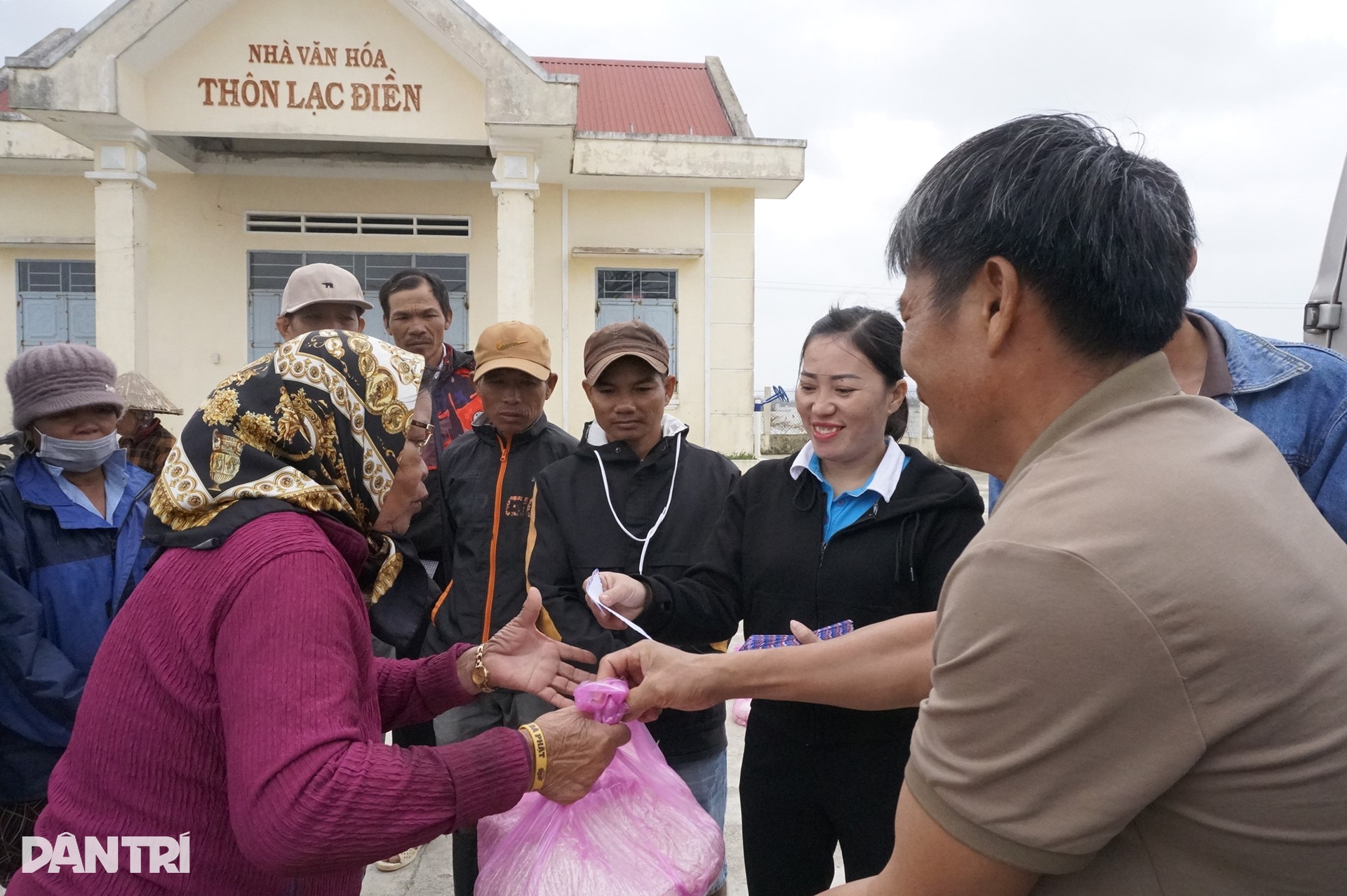 Hơn 20 ngày sau “thiên tai kép”, người dân vẫn sống cảnh thiếu điện, nước - 7