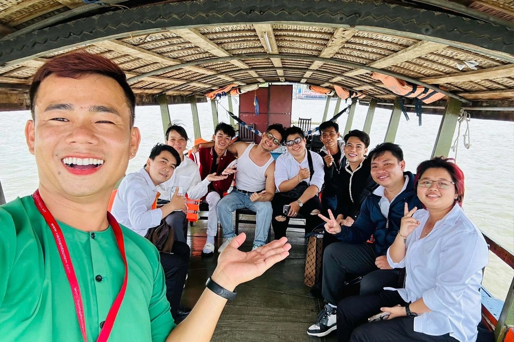 Du khách du lịch miền Tây: Tát mương, bắt cá, tìm lại vị quê xưa - 3