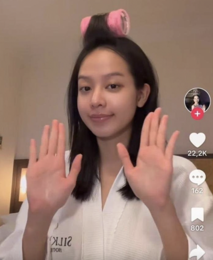 Là mỹ nhân đình đám Vbiz kiêm hoa hậu quốc tế, song Thanh Thủy có lẽ là một trong những nàng hậu hiếm hoi không ngại trưng trổ mặt mộc trước công chúng.