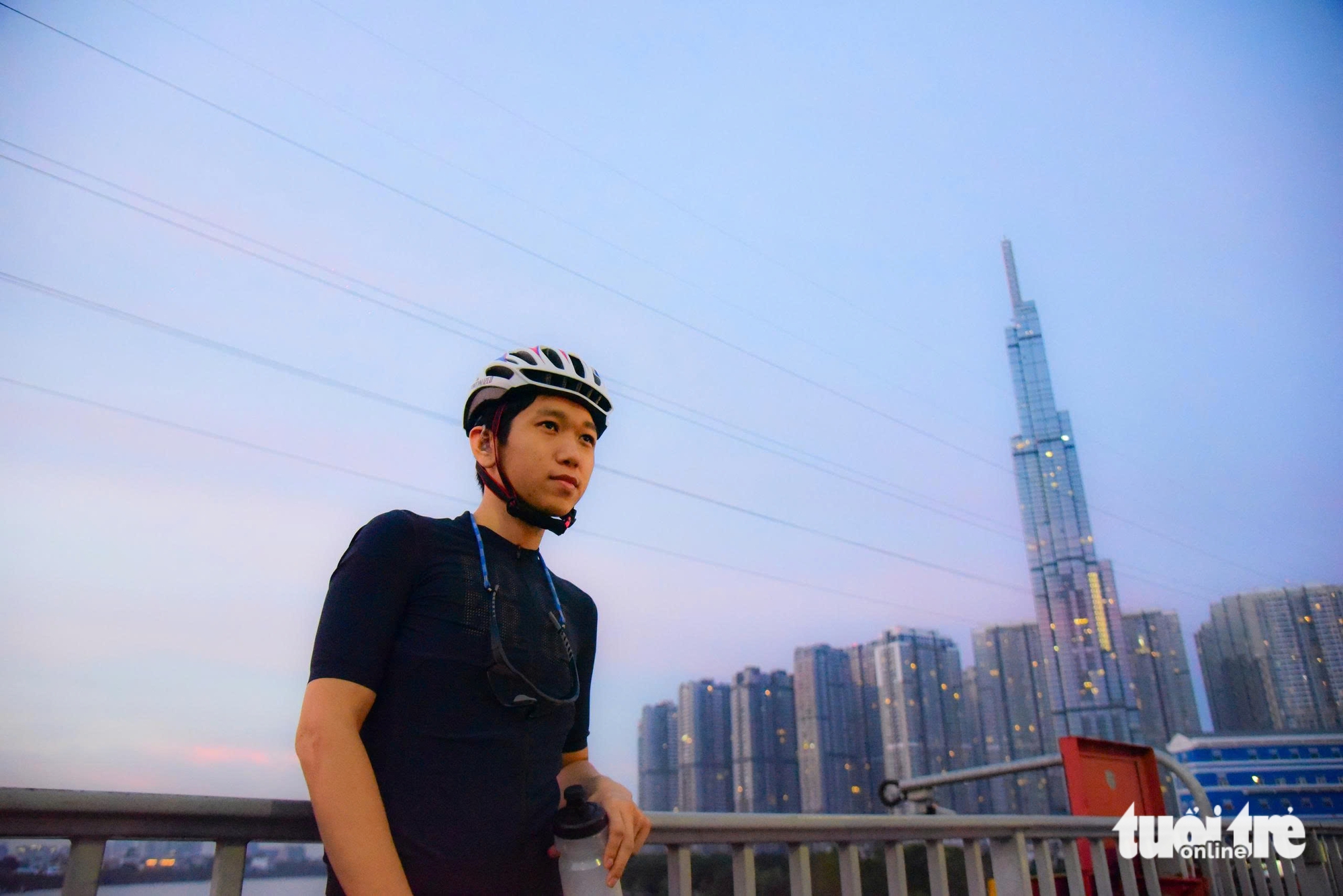 Người dân thích thú khi tiết trời TP.HCM lạnh 19 độ C 2 Người dân thích thú khi tiết trời TP.HCM lạnh 19 độ C - Ảnh 2.