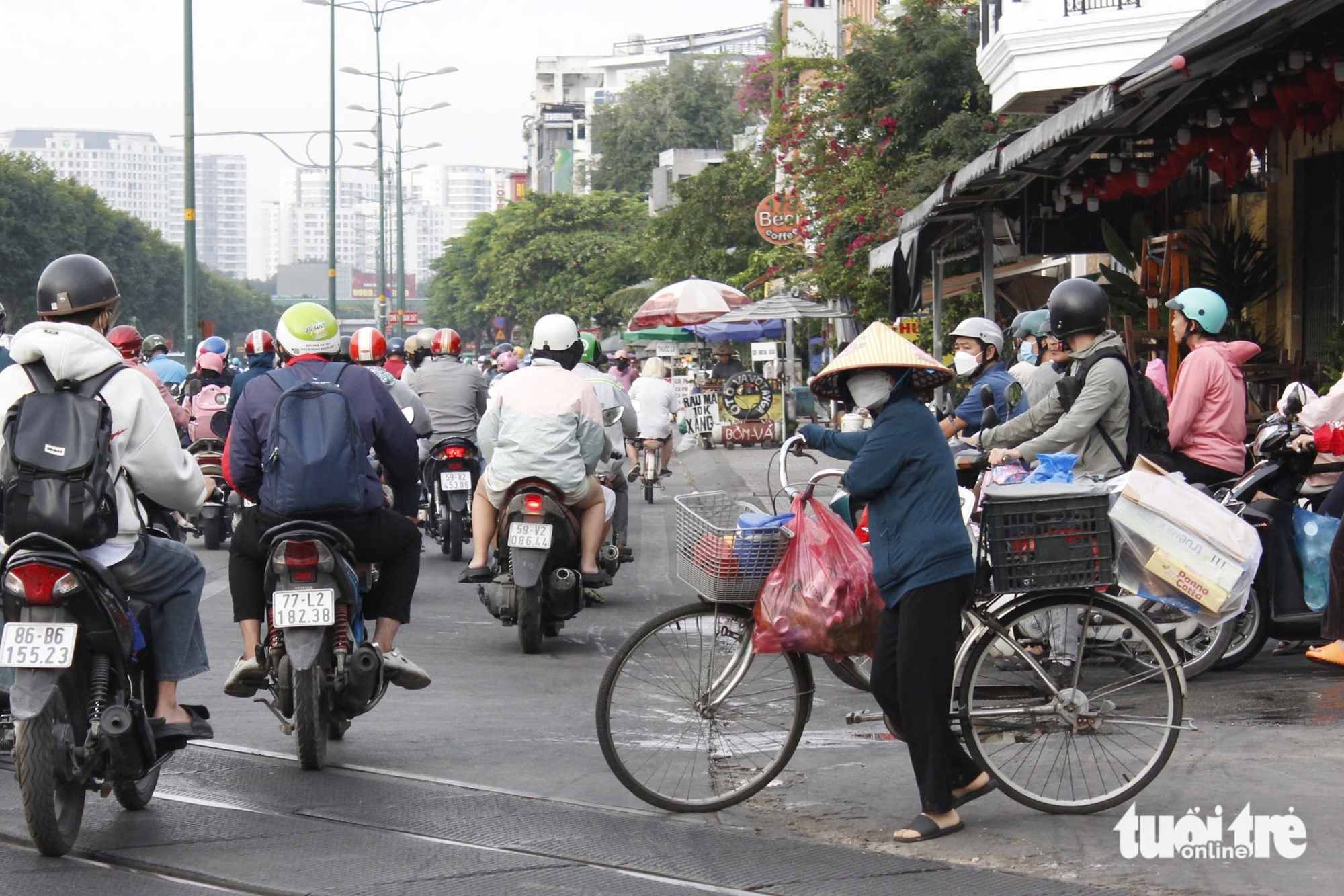 Người dân thích thú khi tiết trời TP.HCM lạnh 19 độ C 4 lạnh - Ảnh 4.