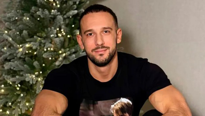 Huấn luyện viên cá nhân Dmitry Nuyanzin. Ảnh: East2west News