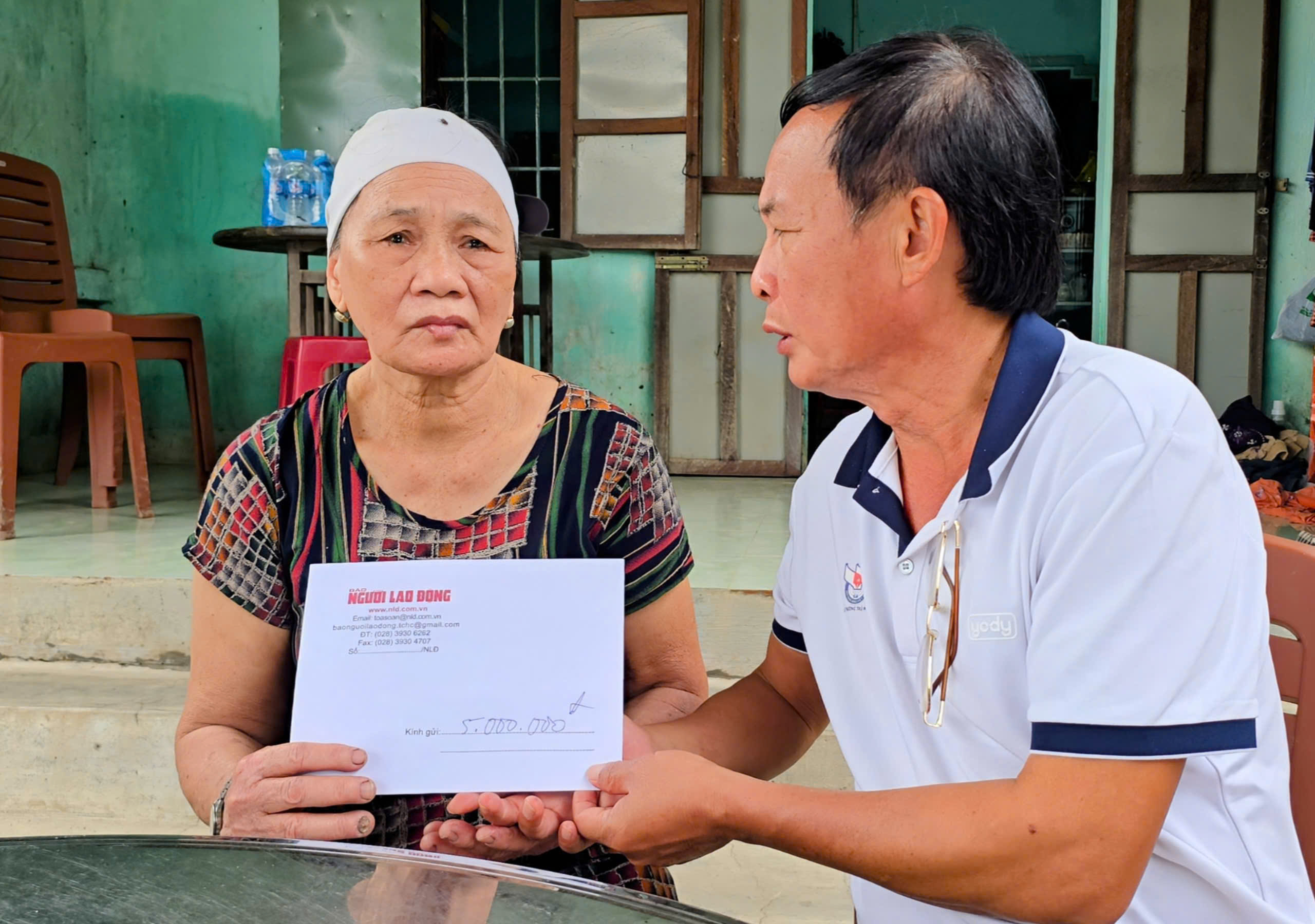 CLIP: Gặp lại người phụ nữ cùng 2 con nhỏ với lời kêu cứu ám ảnh trong lũ dữ - Ảnh 3.