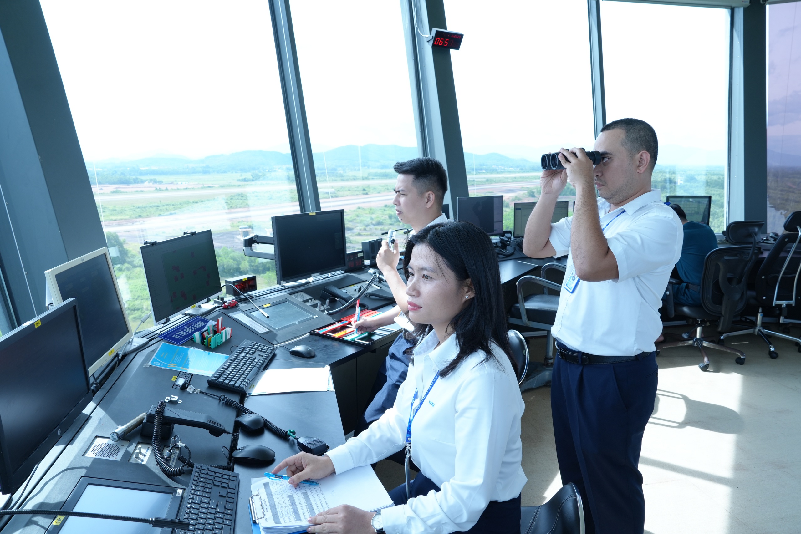 Sân bay nào chịu ảnh hưởng của bão số 15 và cách ứng phó hiệu quả - Ảnh 2. Sân bay nào chịu ảnh hưởng của bão số 15 và cách ứng phó hiệu quả - Ảnh 2.