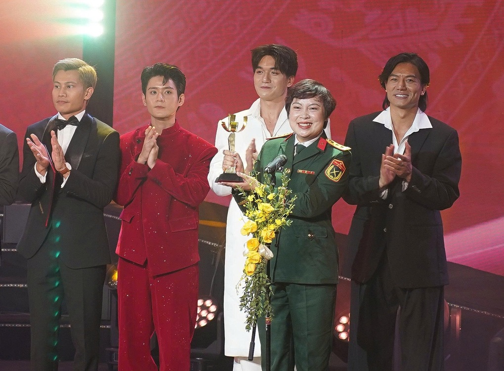 Diễn viên Phương Nam nói gì về vai Tạ làm lu mờ vai chính phim Mưa đỏ? - 2