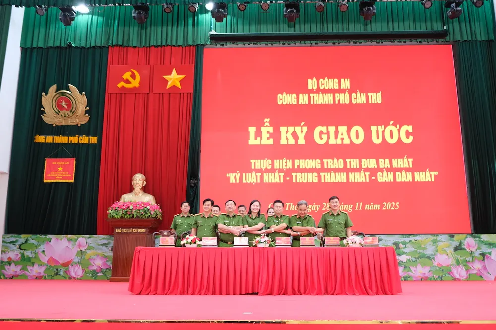 Các đơn vị ký giao ước thực hiện phong trào thi đua “Ba nhất” gồm ba nội dung: Kỷ luật nhất, Trung thành nhất và Gần dân nhất. công an tp cần thơ,gần dân