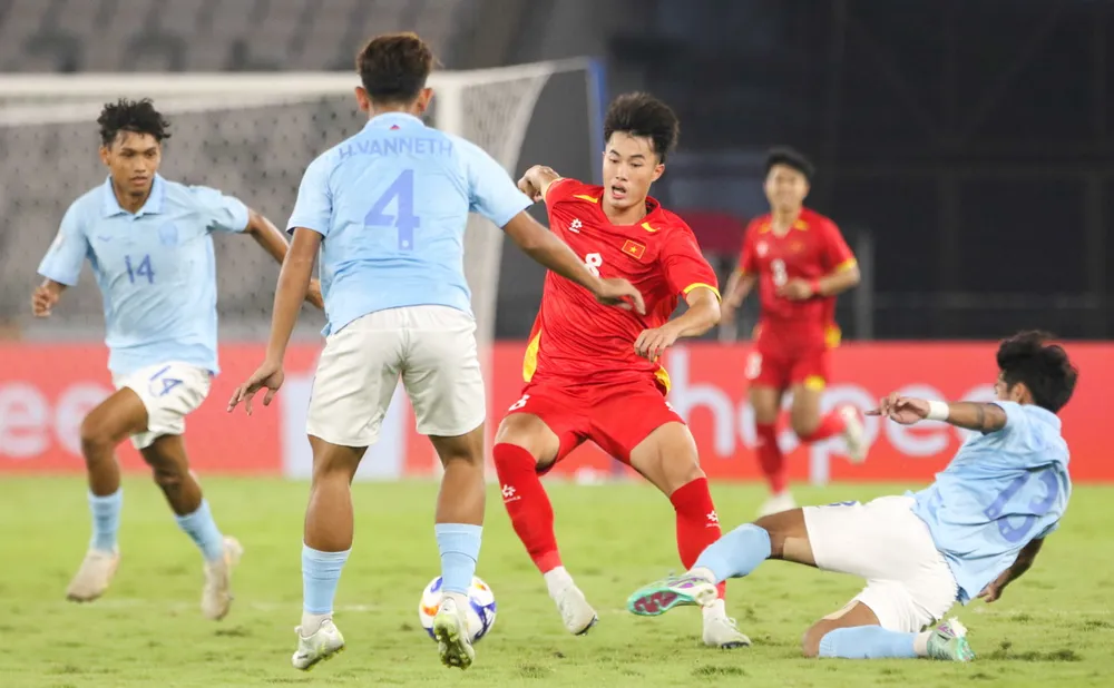 thay-kim-han-gan-nhung-vet-nut-tren-tuyen-u-22-viet-nam (4).jpg