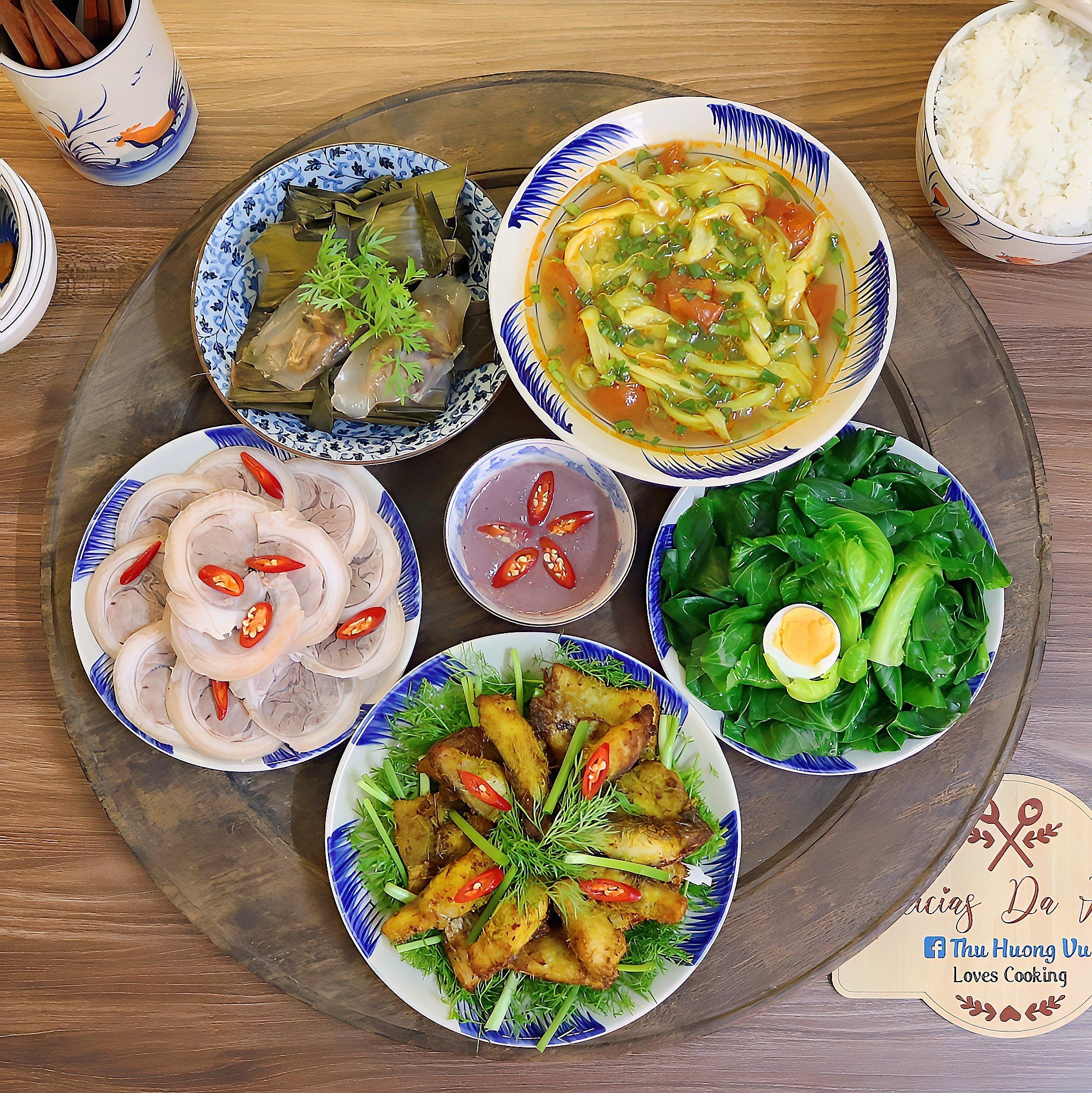 Cá nướng riềng mẻ - Thịt bắp giò heo luộc - Nõn cải luộc chấm trứng xì dầu - Canh chua dọc mùng - Bánh bột lọc 