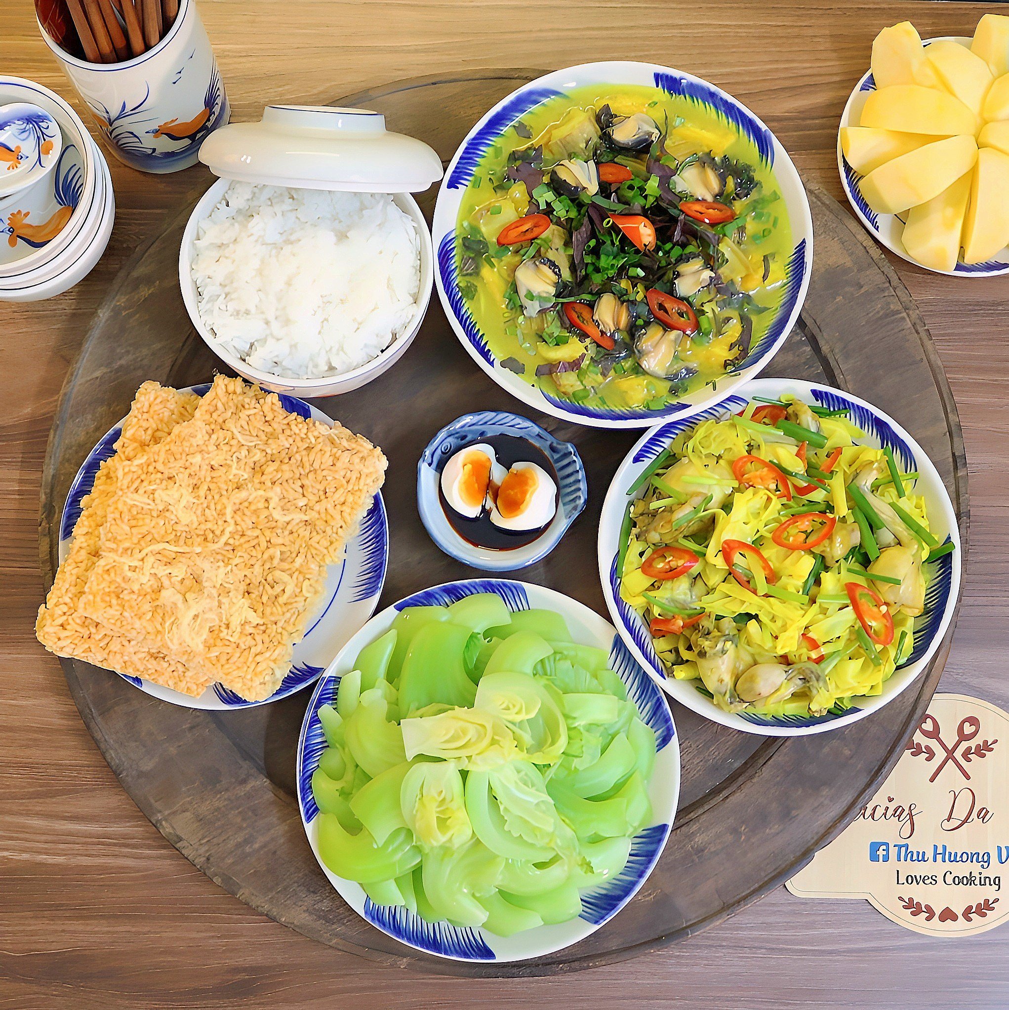 Ếch đồng xào măng - Ốc om chuối đậu - Mầm cải luộc chấm trứng - Cơm cháy chà bông