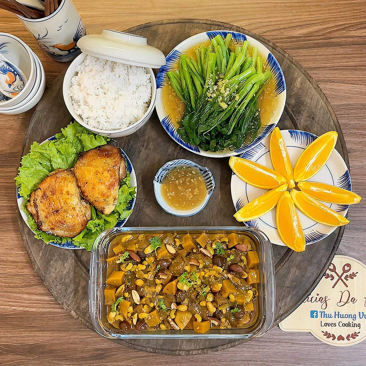 Cà ri bò hầm bí đỏ - Rau cải ngồng xốt dầu hào - Gà nướng mật ong - Cam