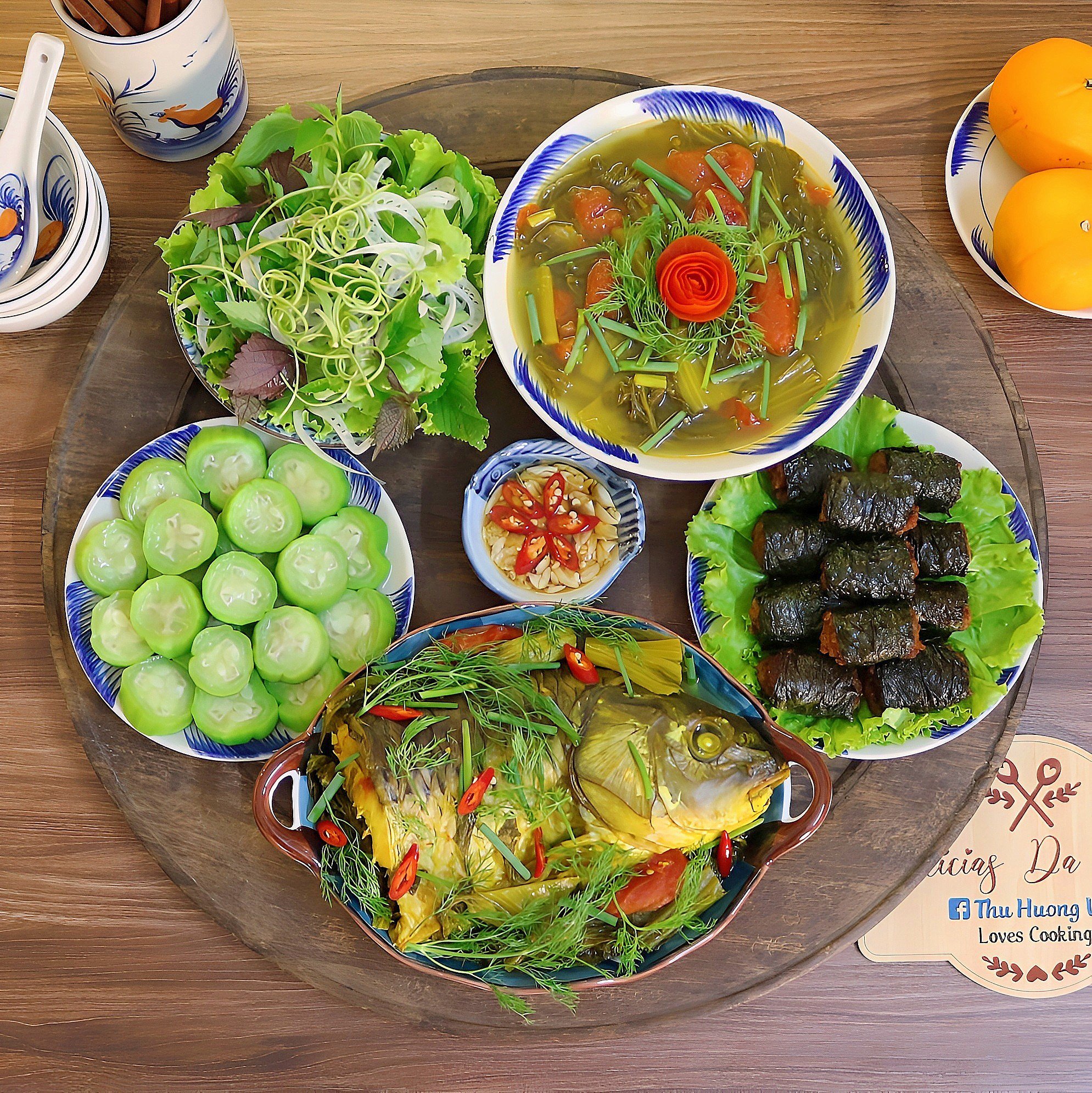 Cá chép om dưa - Chả xương sông - Mướp hương luộc - Rau sống rau thơm 