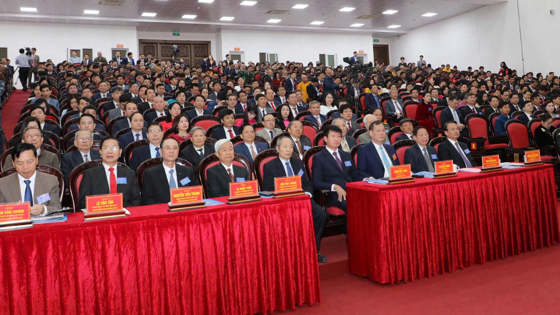 Ông Mai Văn Tuất tái cử chức Chủ tịch Ủy ban MTTQ Việt Nam tỉnh Ninh Bình - Ảnh 2.