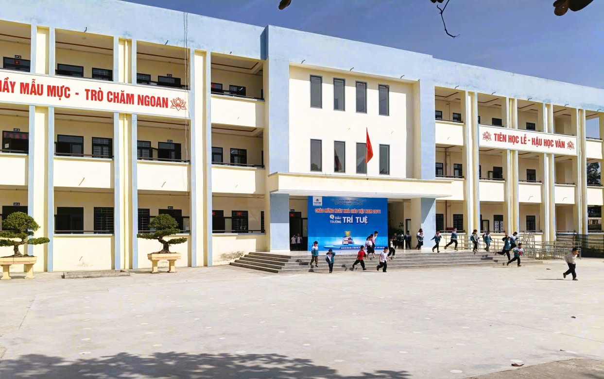 Nhà máy xi-măng Bỉm Sơn gặp sự cố, bụi đen bao trùm khu dân cư - Ảnh 3.