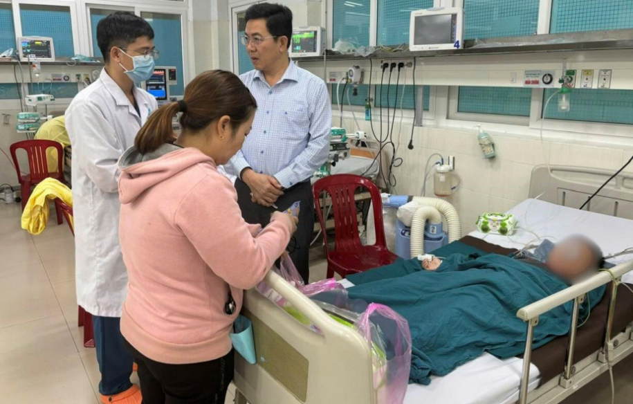 Vụ nam thanh niên ôm 2 con nhảy cầu khiến con gái 2 tuổi tử vong: Có thể đối diện mức án nào?- Ảnh 2.