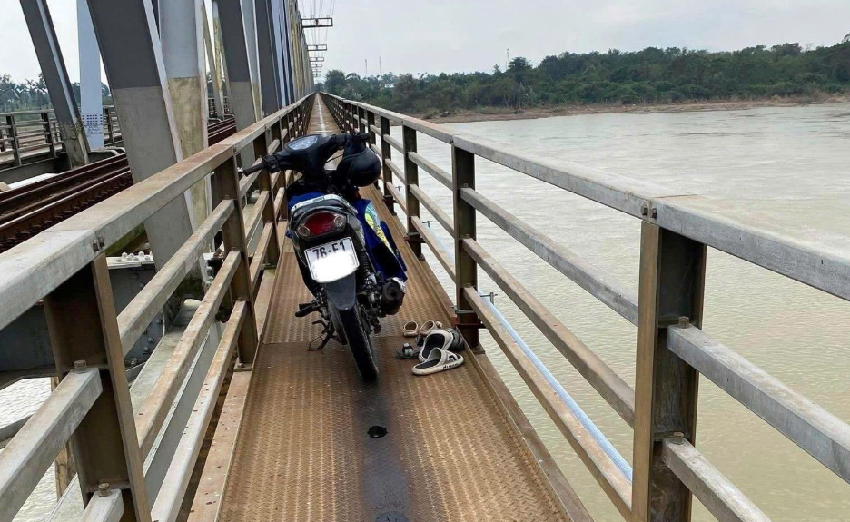 Vụ nam thanh niên ôm 2 con nhảy cầu khiến con gái 2 tuổi tử vong: Có thể đối diện mức án nào?- Ảnh 3.