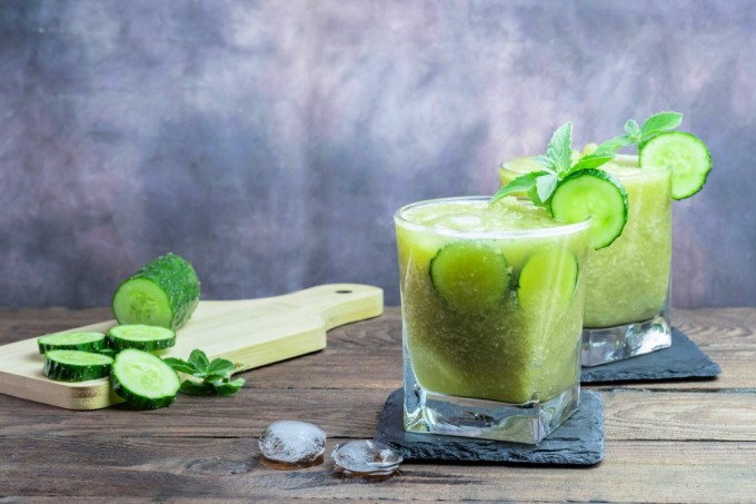 Nước ép dưa chuột và bạc hà cấp ẩm nhanh cho làn da mất nước.