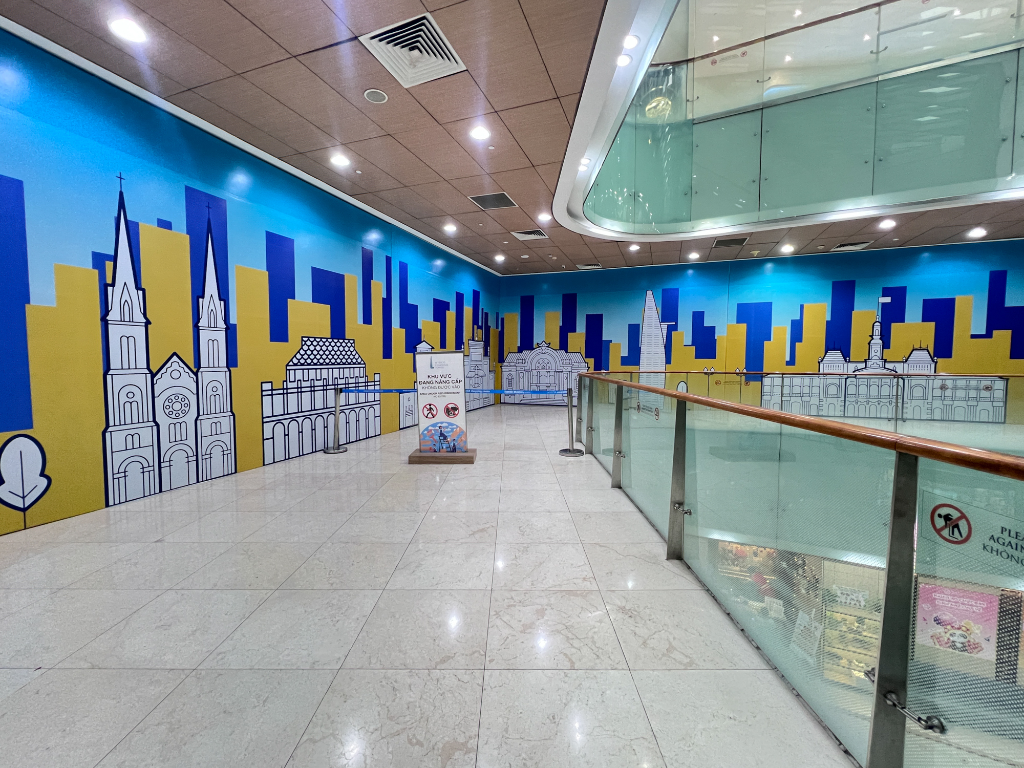 Cảnh trái ngược ở 2 tòa tháp biểu tượng ở TP.HCM: Nơi kín chỗ, nơi đìu hiu- Ảnh 4.