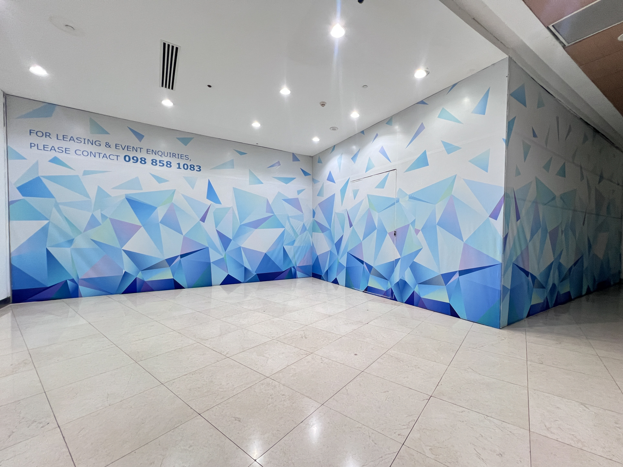 Cảnh trái ngược ở 2 tòa tháp biểu tượng ở TP.HCM: Nơi kín chỗ, nơi đìu hiu- Ảnh 5.