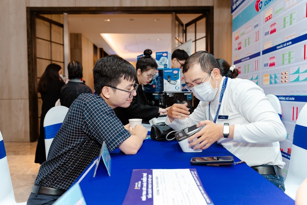 Long Châu, OMRON nâng tầm sức khỏe với sản phẩm chăm sóc huyết áp, tim mạch - 3