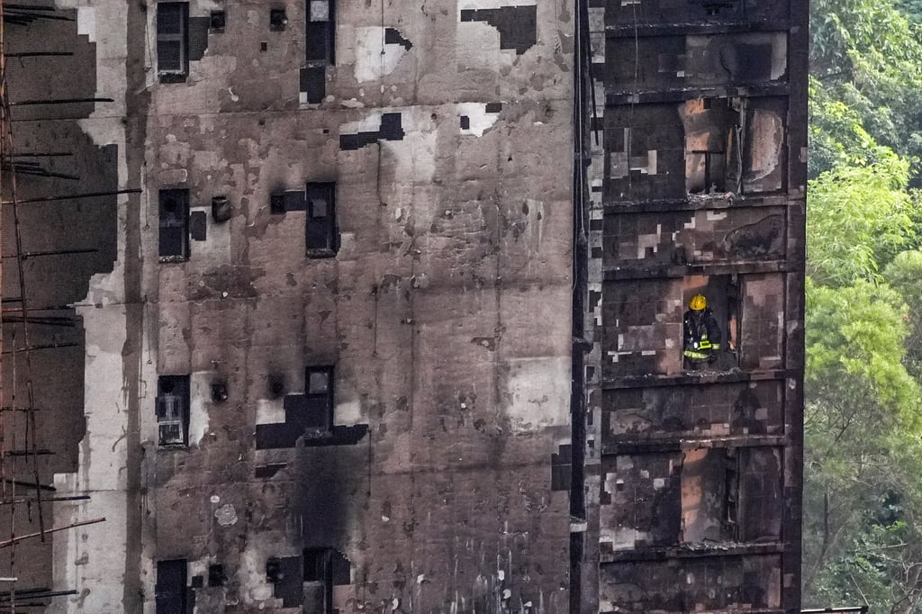 Số người chết trong vụ cháy chung cư Hồng Kông tăng cao - Ảnh 2.