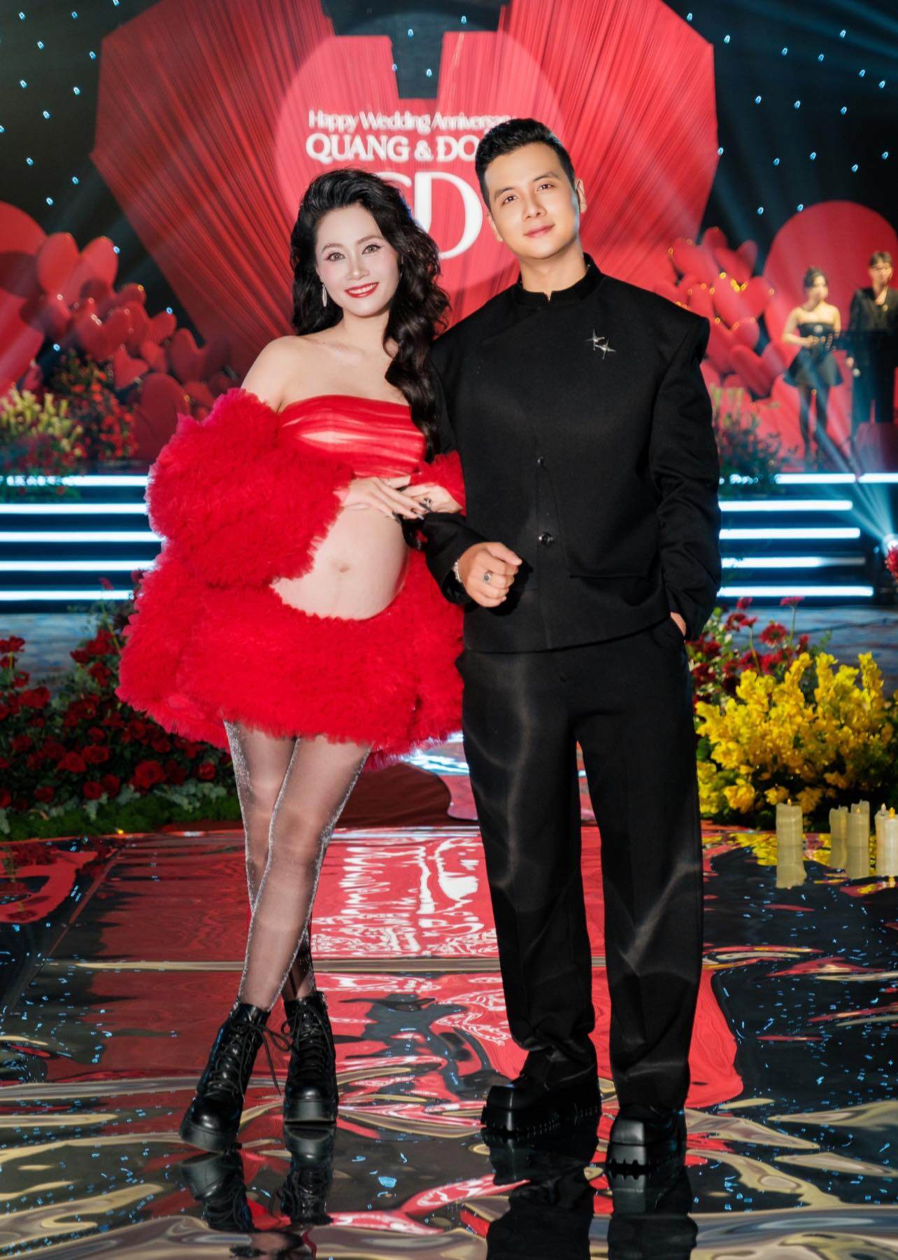 Sau khi công khai về chung nhà, cặp đôi xác nhận sắp đón con chung đầu lòng.