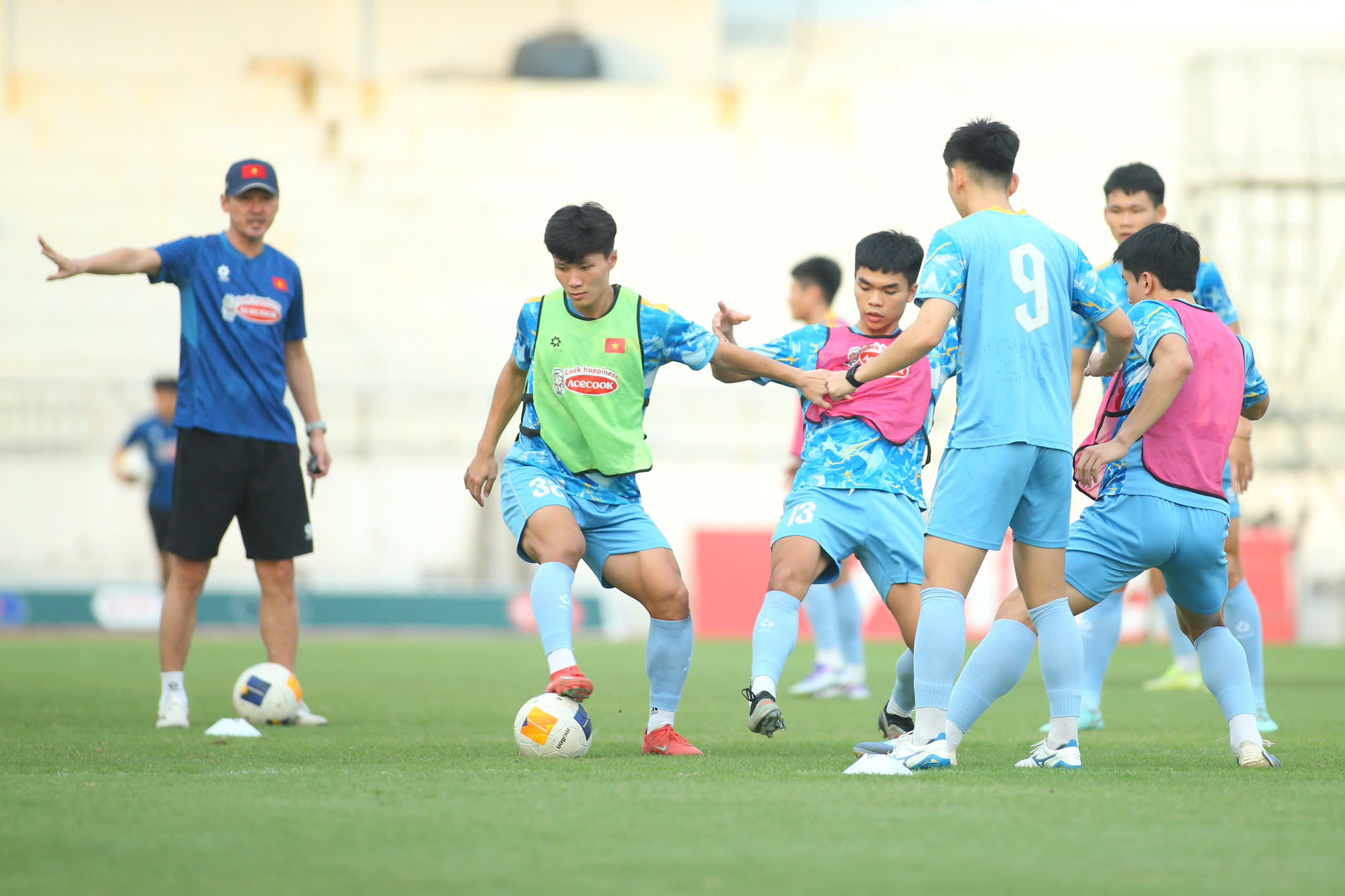 Đình Bắc hưng phấn, ông Kim cảm kích CLB CAHN, U.23 Việt Nam sẵn sàng bùng nổ - Ảnh 3.