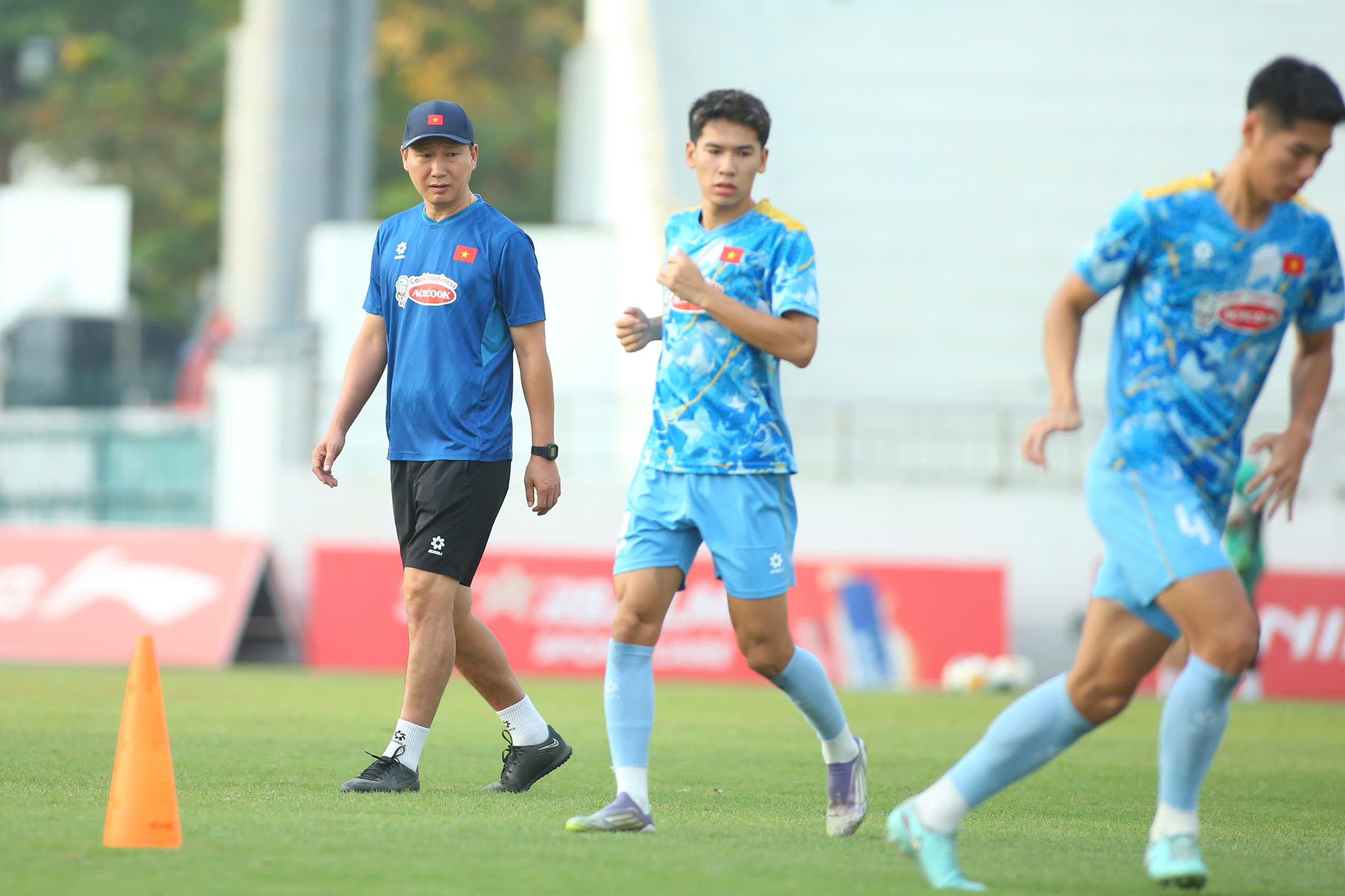 Đình Bắc hưng phấn, ông Kim cảm kích CLB CAHN, U.23 Việt Nam sẵn sàng bùng nổ - Ảnh 10.