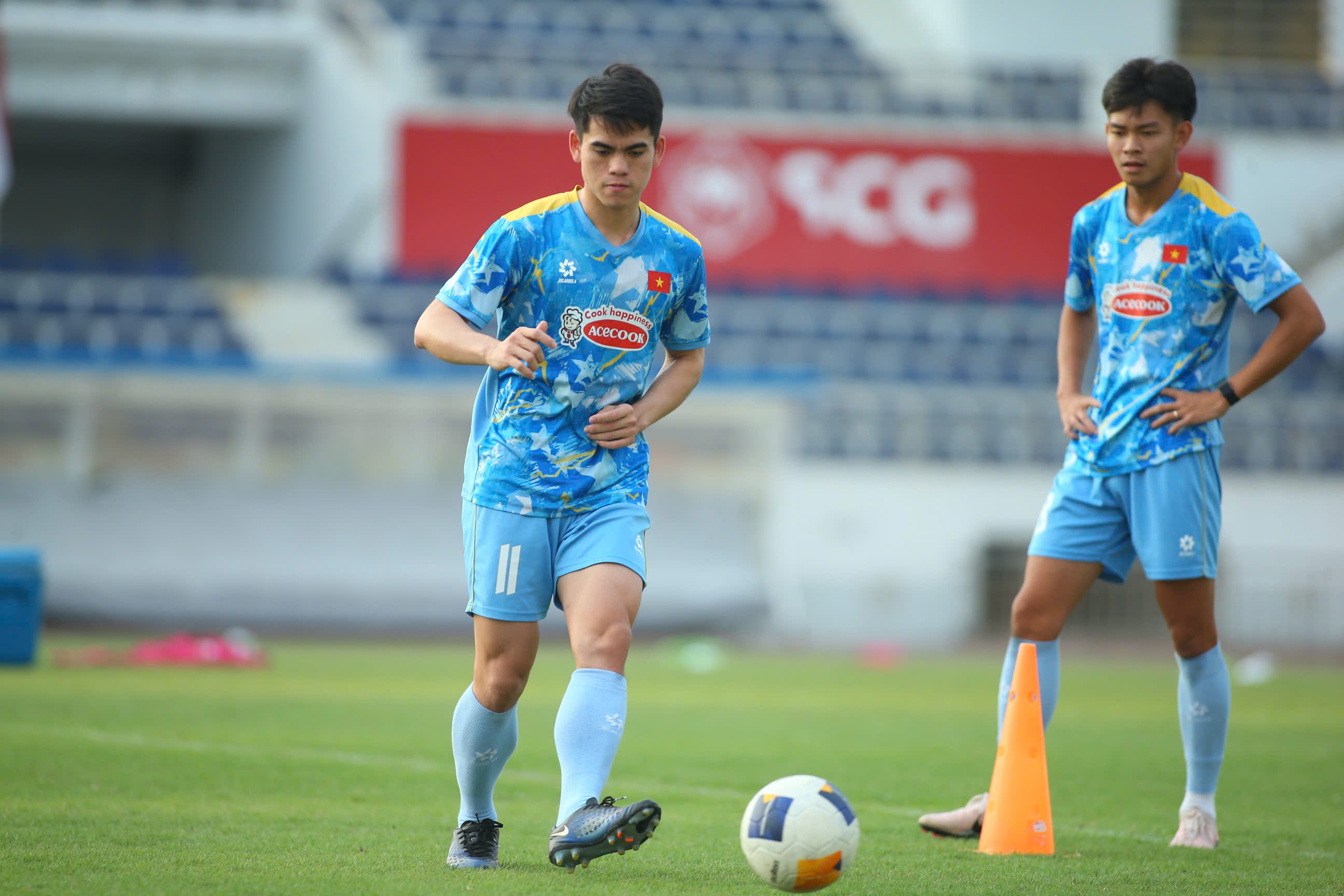 Đình Bắc hưng phấn, ông Kim cảm kích CLB CAHN, U.23 Việt Nam sẵn sàng bùng nổ - Ảnh 12.