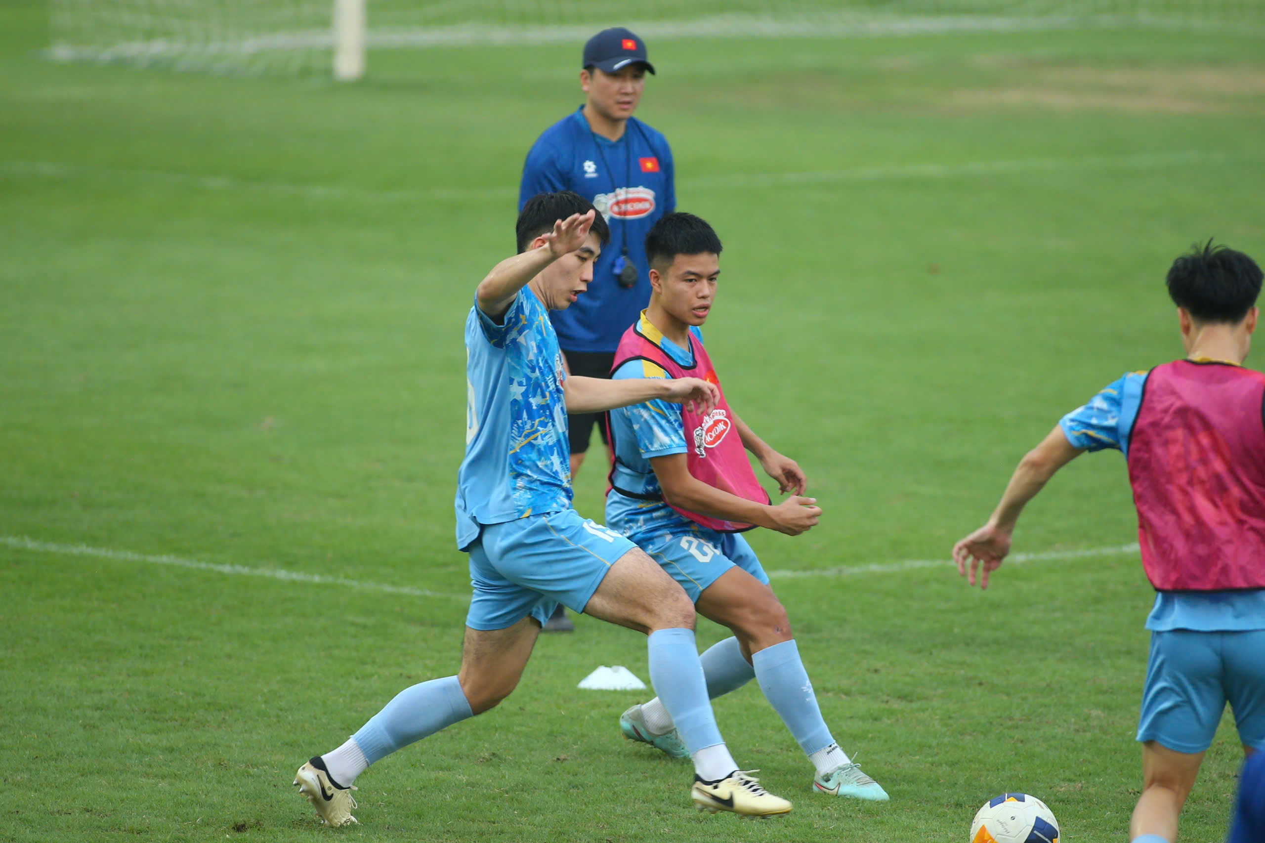 Đình Bắc hưng phấn, ông Kim cảm kích CLB CAHN, U.23 Việt Nam sẵn sàng bùng nổ - Ảnh 14.