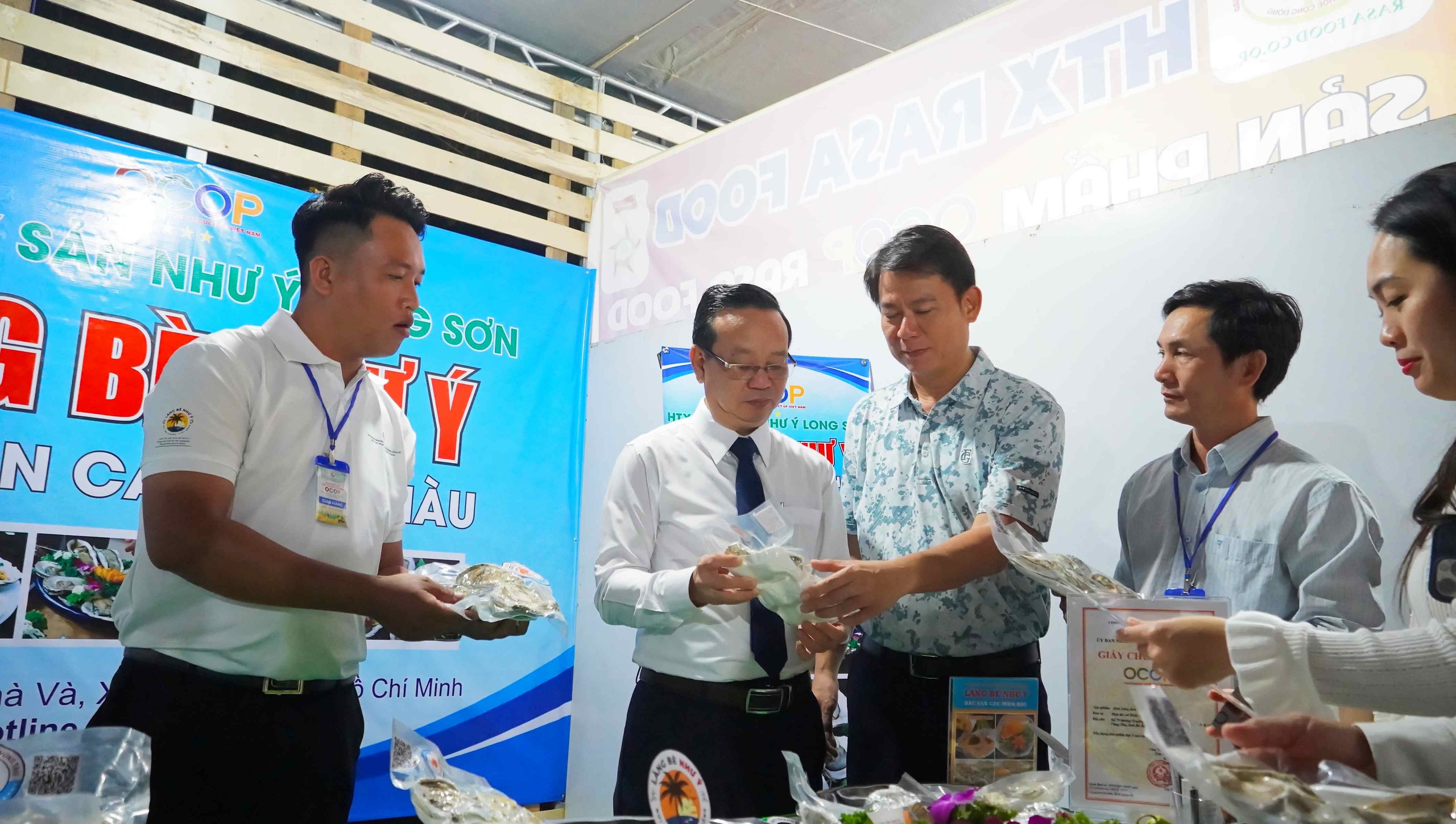 TPHCM khai mạc Sự kiện kết nối giao thương sản phẩm OCOP lần thứ I 3 TP HCM khai mạc Sự kiện kết nối giao thương sản phẩm OCOP lần thứ I năm 2025 - Ảnh 3.