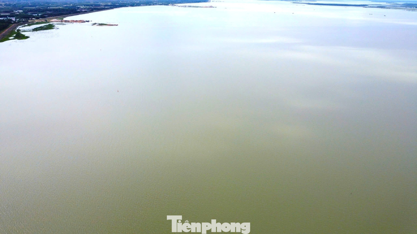 Toàn cảnh hồ nước nhân tạo lớn nhất Đông Nam Á khiến người dân thấp thỏm khi xả lũ- Ảnh 4.