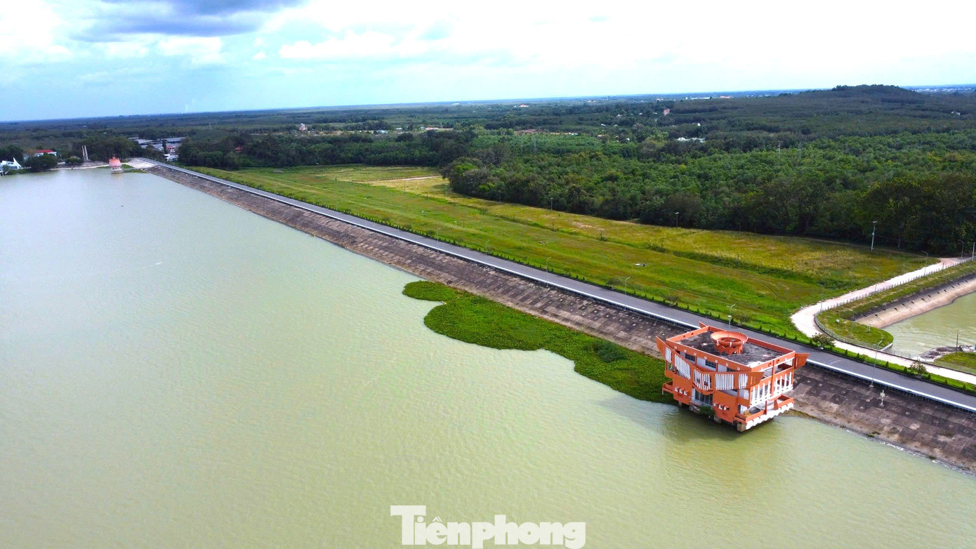 Toàn cảnh hồ nước nhân tạo lớn nhất Đông Nam Á khiến người dân thấp thỏm khi xả lũ- Ảnh 7.