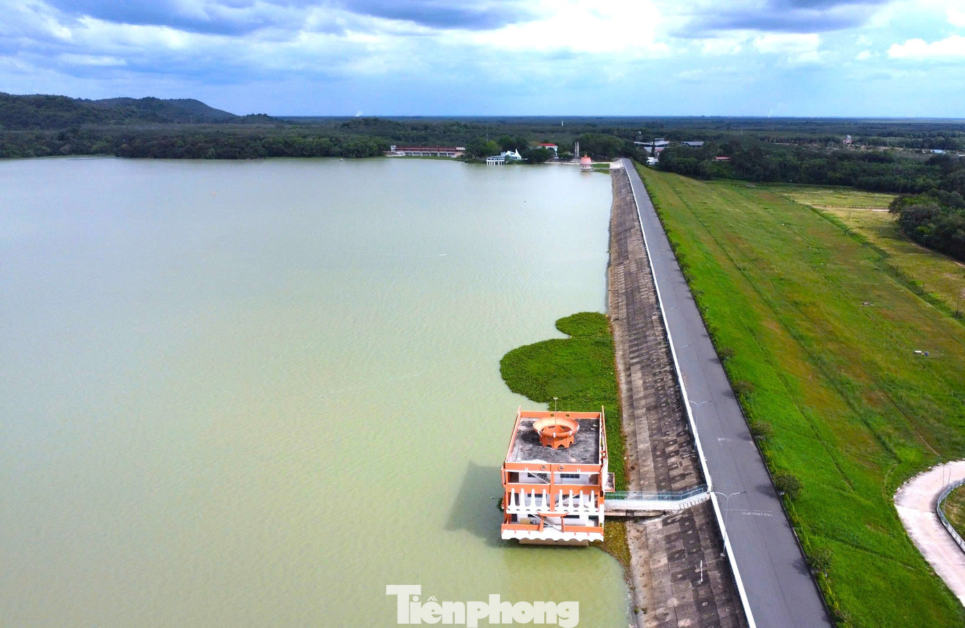 Toàn cảnh hồ nước nhân tạo lớn nhất Đông Nam Á khiến người dân thấp thỏm khi xả lũ- Ảnh 8.