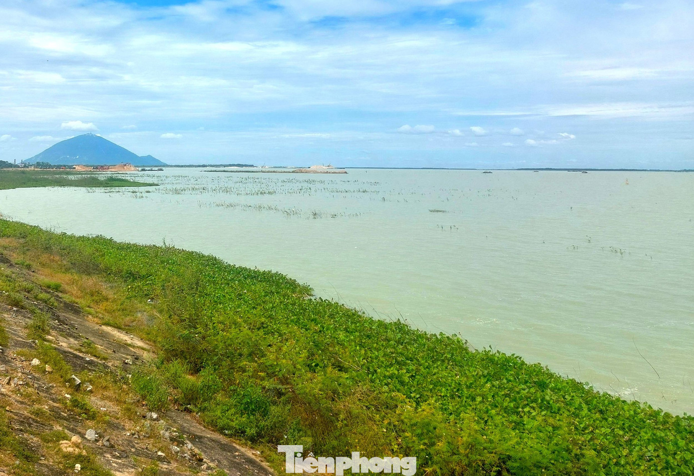 Toàn cảnh hồ nước nhân tạo lớn nhất Đông Nam Á khiến người dân thấp thỏm khi xả lũ- Ảnh 14.