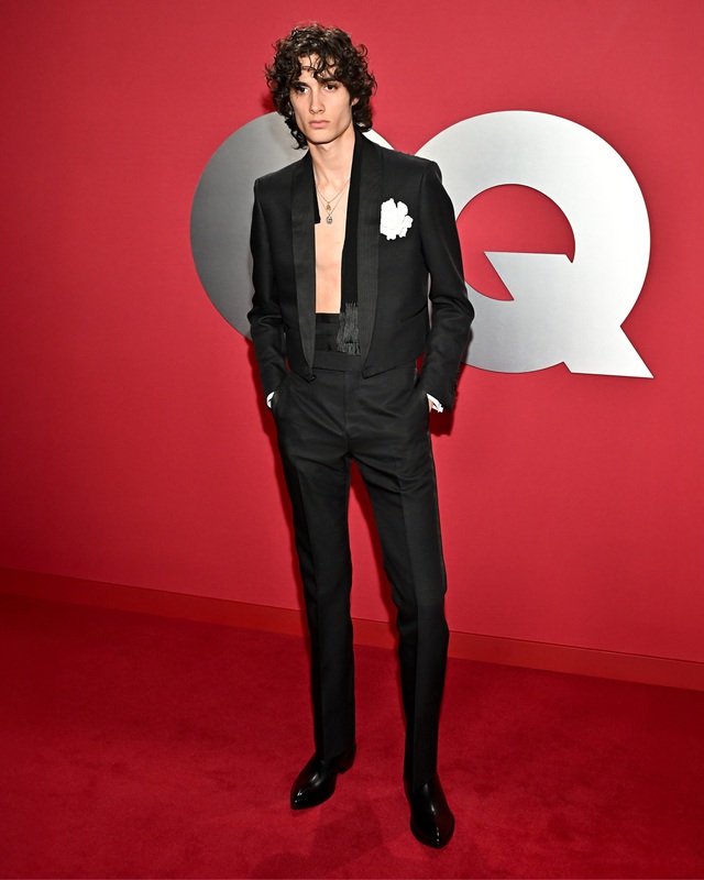 'May đo mềm nổi sóng', suit, vest trẻ trung lại lên ngôi- Ảnh 2.