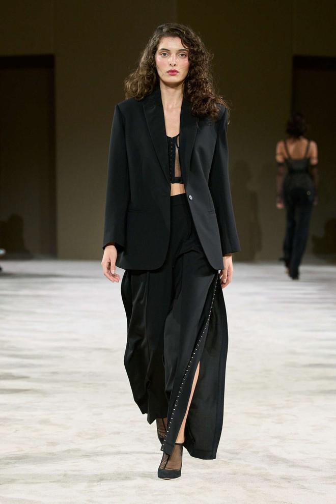 Thăng hạng phong cách nhờ các thiết kế váy maxi hiện đại, cá tính- Ảnh 5.