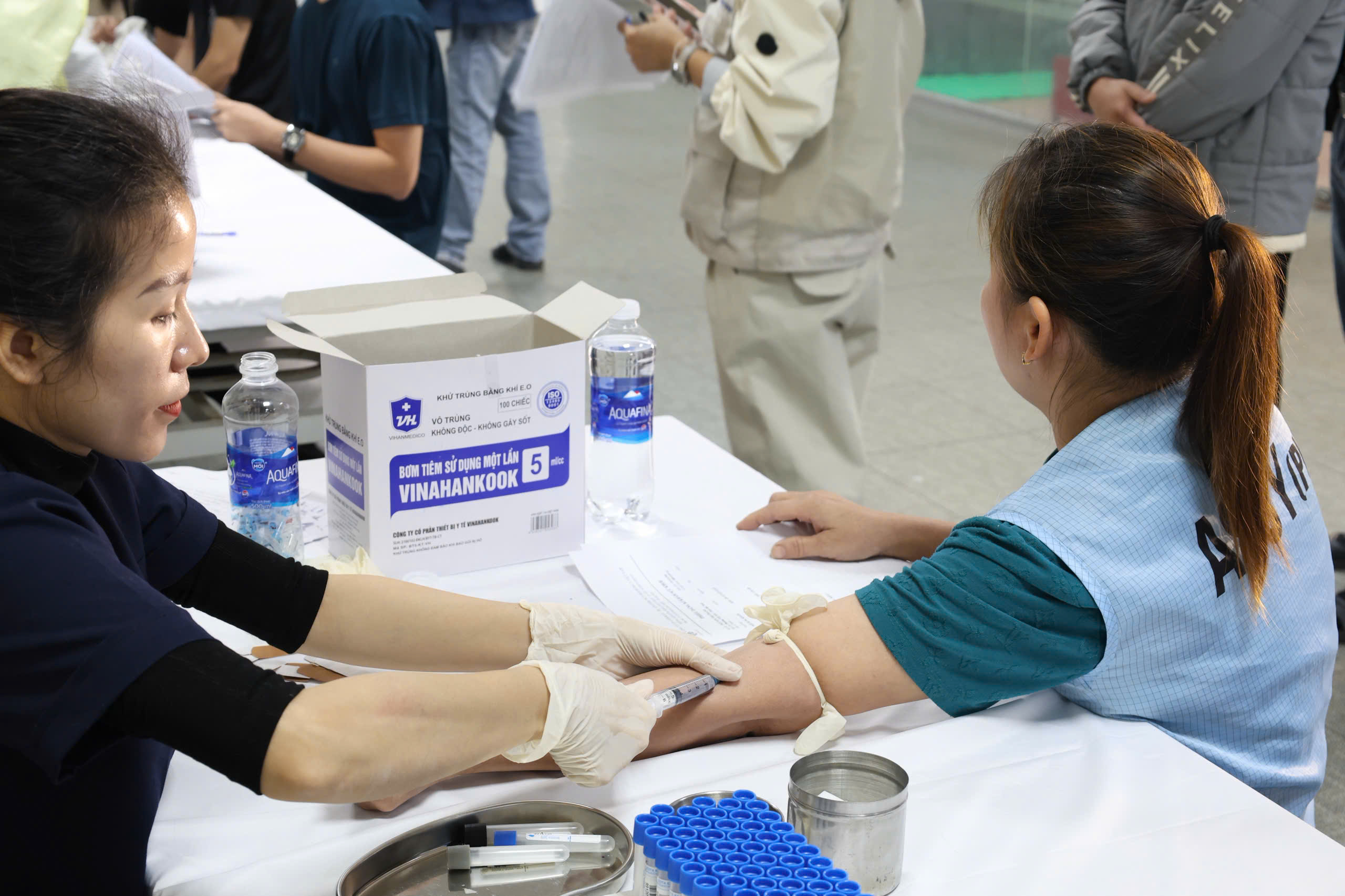 Tổng Liên đoàn và Bộ Công an tổ chức khám bệnh miễn phí cho 15.000 công nhân ở 7 tỉnh, thành - Ảnh 4.