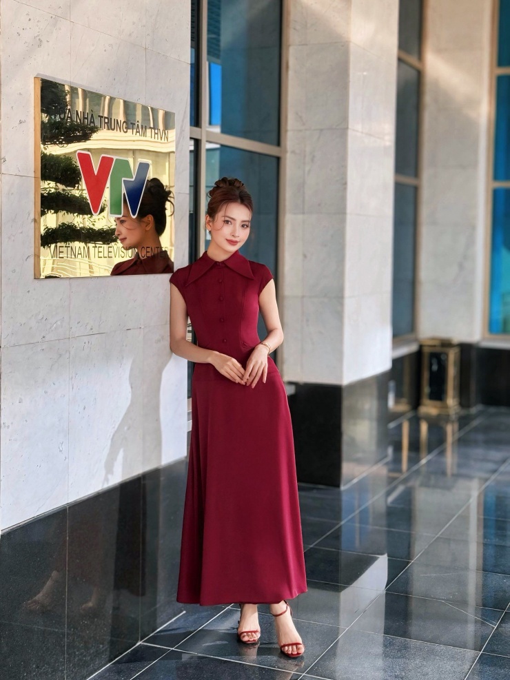 Diễn xuất của Huyền Trang được đánh giá là tương đối ổn với một diễn viên tay ngang. Trong nhiều năm qua, cô đảm nhiệm song song hai công việc, bao gồm dẫn chương trình và diễn xuất.