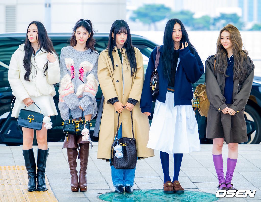 Tân binh đẹp nhất Hàn Quốc diện đồ kiệm vải, vũ đạo nhạy cảm thiếu tinh tế- Ảnh 7.