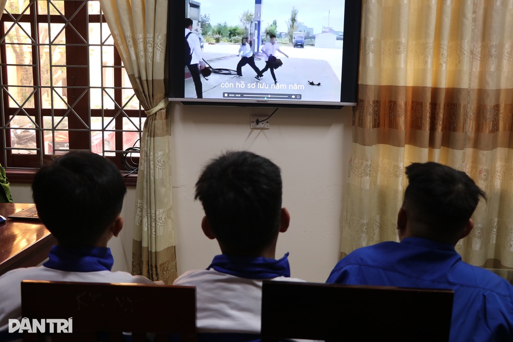 Bộ ba “khắc chế” học sinh hư - 3