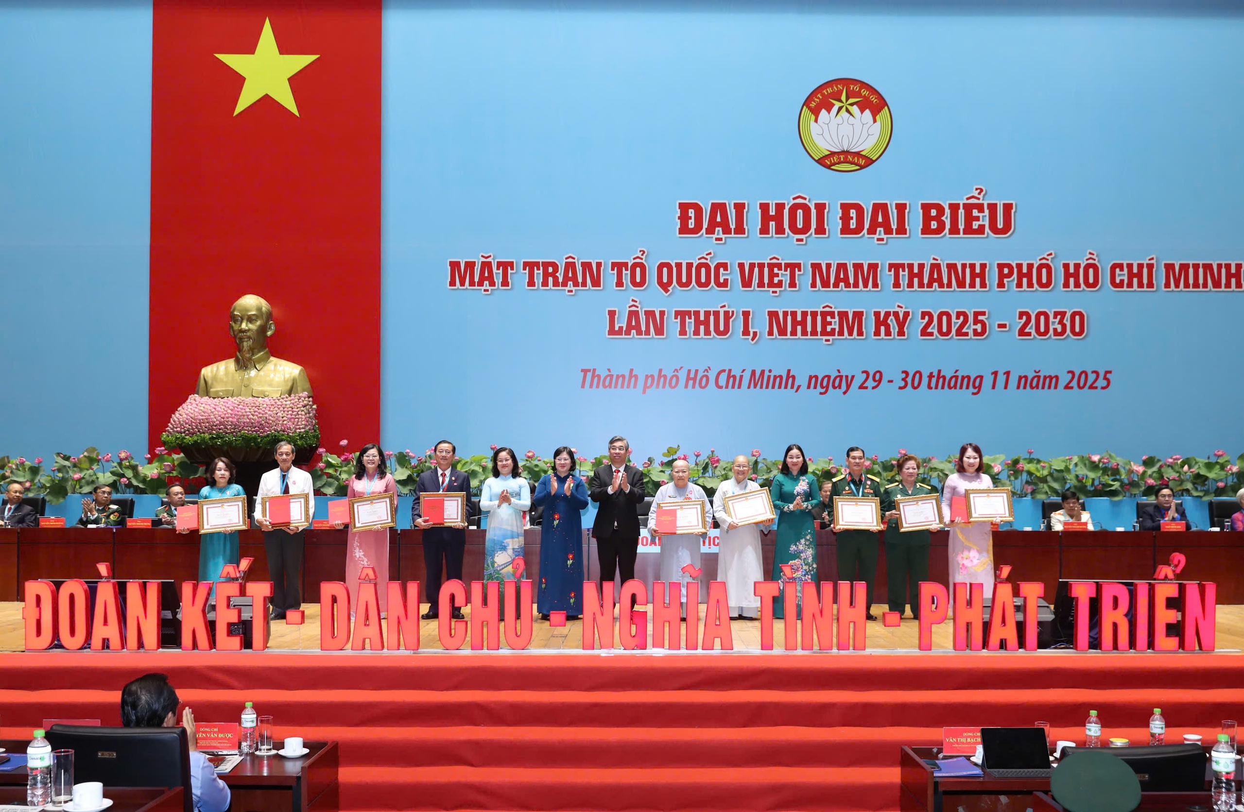 Đại hội đại biểu MTTQ Việt Nam TPHCM lần I khẳng định sức mạnh đại đoàn kết toàn dân - Ảnh 9. Đại hội đại biểu MTTQ Việt Nam TPHCM lần I khẳng định sức mạnh đại đoàn kết toàn dân - Ảnh 9.