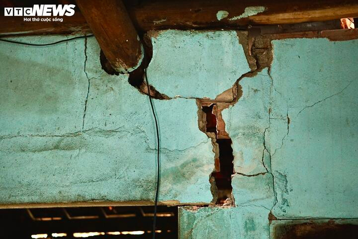 Người dân kể khoảnh khắc kinh hoàng khi đất sụt dưới chân, nước phun lên, đất rung lắc muốn nuốt chửng người- Ảnh 4.