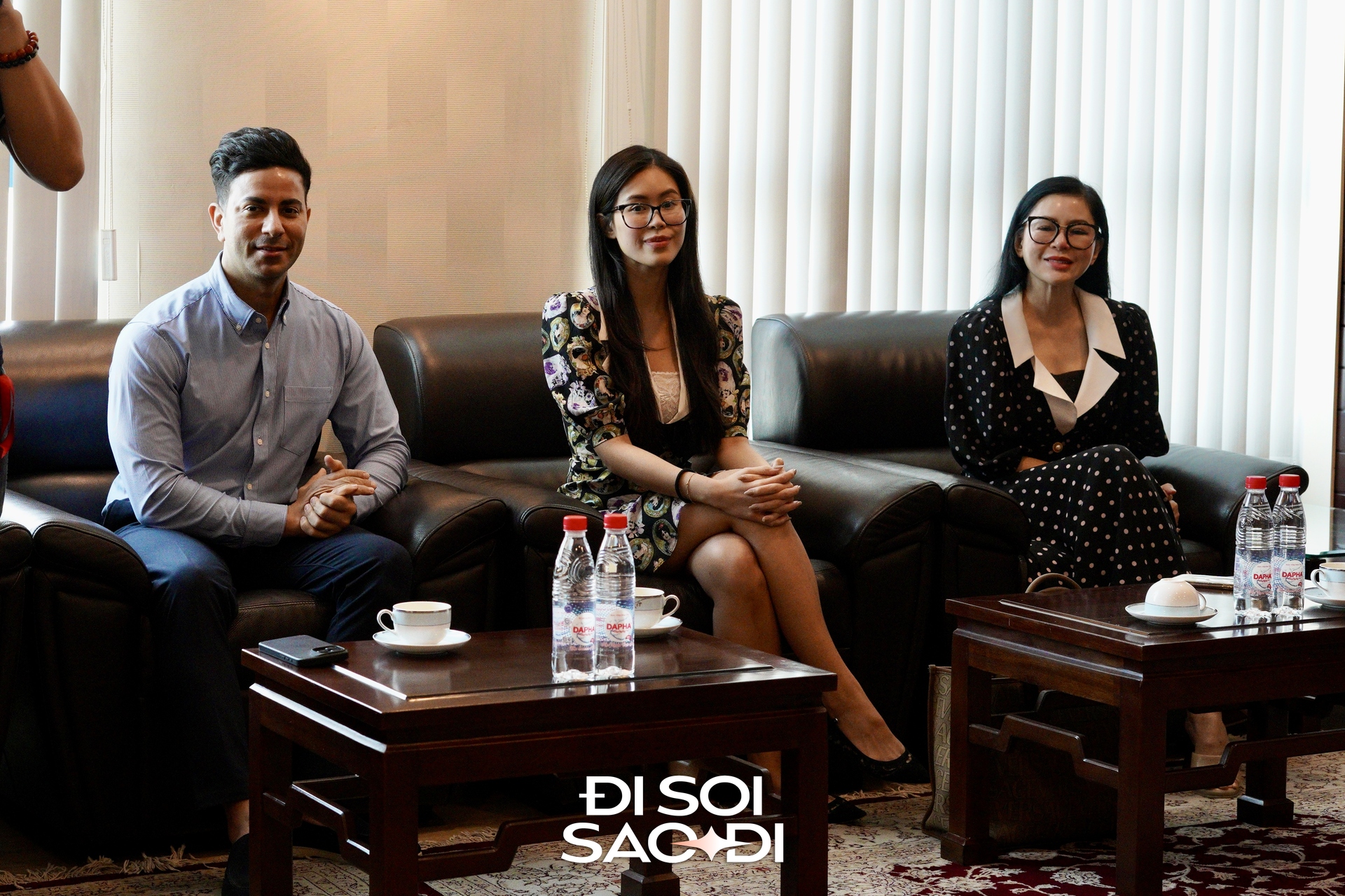 Cận dung mạo và thái độ của chồng sắp cưới Tiên Nguyễn 7 1764392945 651 Can dung mao va thai do cua chong sap cuoi