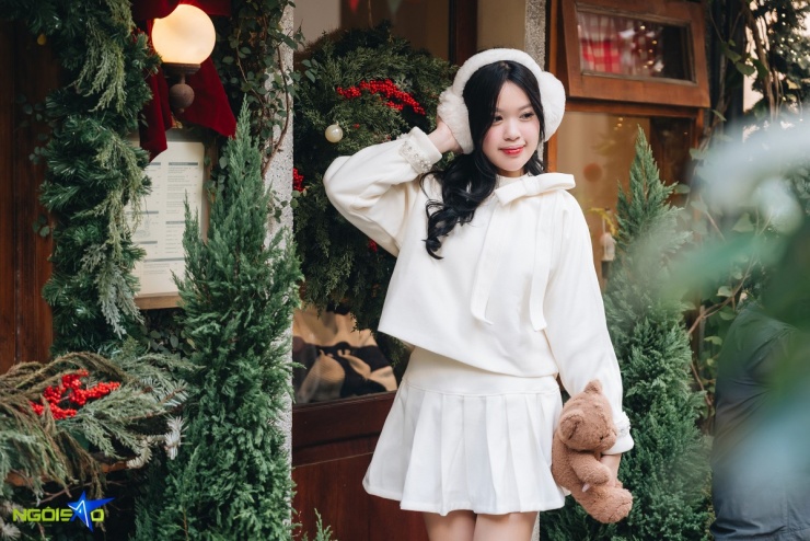 Xếp hàng chụp ảnh Noel ở con ngõ dài 100 m mang phong cách Hàn Quốc - 4