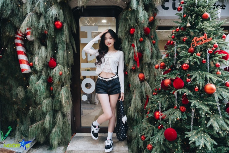 Xếp hàng chụp ảnh Noel ở con ngõ dài 100 m mang phong cách Hàn Quốc - 7