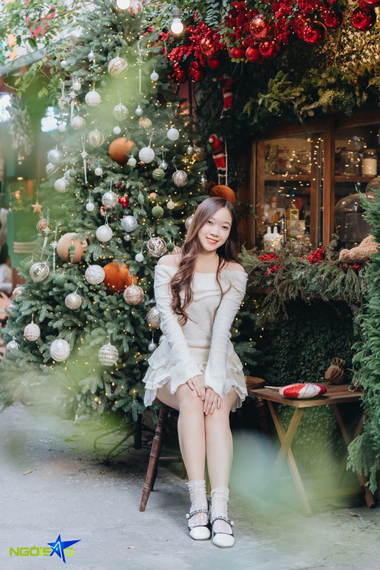 Xếp hàng chụp ảnh Noel ở con ngõ dài 100 m mang phong cách Hàn Quốc - 9