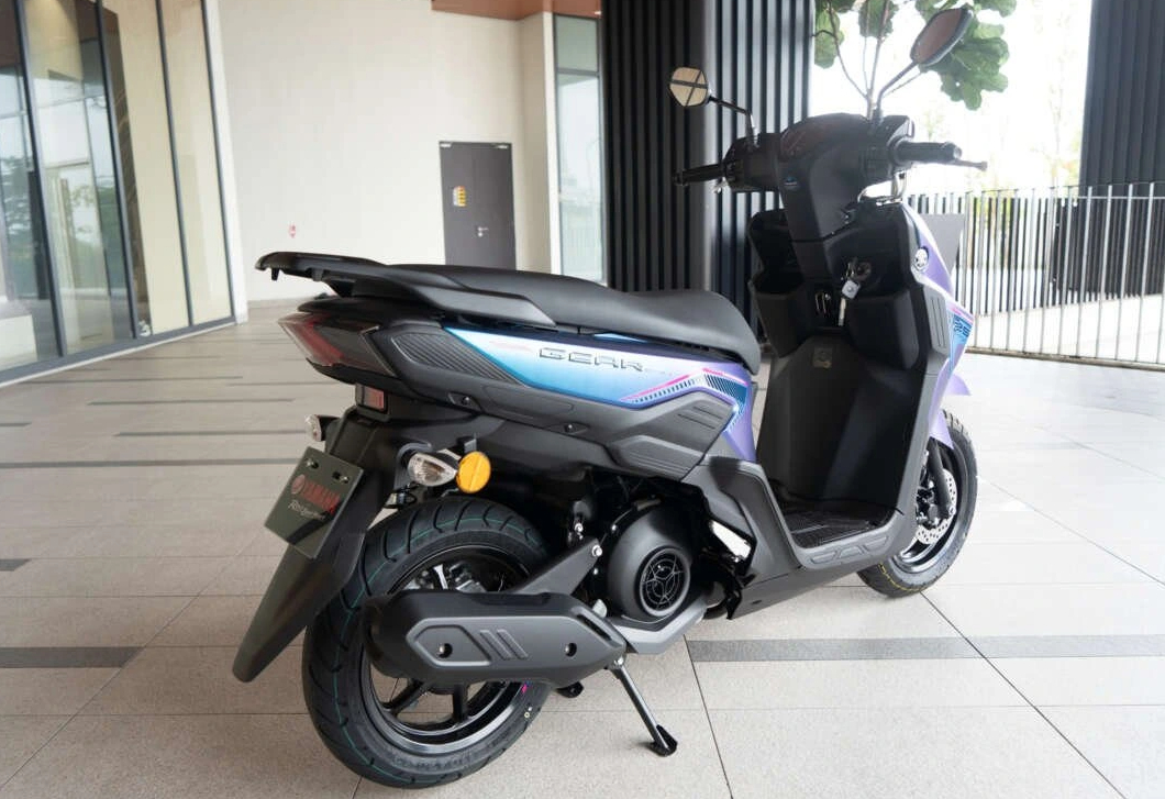 Chậm chân trong cuộc đua xe điện, Yamaha phát triển xe tay ga hybrid mới 3 Chậm chân trong cuộc đua xe điện, Yamaha phát triển xe tay ga hybrid mới - Ảnh 3.